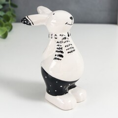 !09 Сувенир керамика "Зайчишка в шарфике" 5х9х12 см.