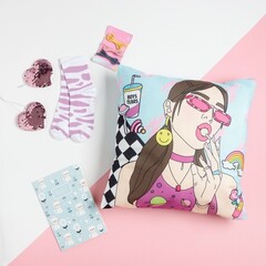 !09 Подарочный набор "Girl power" подушка-секрет, 40х40 см и аксессуары
