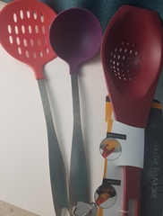 !09 Набор кухонных помощников 3 предмета + ПОДАРОК (кулинарные инструменты 8 штук) - Шумовка + Поварешка + Дуршлаг мини 32 см. цвет микс