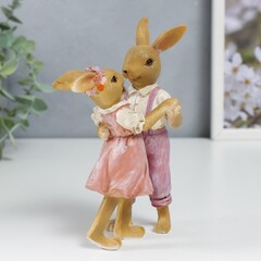 !09 Сувенир полистоун "Танцующие кролики, в розовых нарядах" 14,5х6,5х9 см