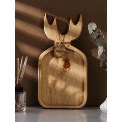 !09 Доска разделочная авторская Adelica «Рога», 35×18×2,5 см, цельный массив кедра, цвет молочный