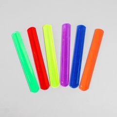 !09 Браслет 4 штуки светоотражающий, 22 см, цвета МИКС