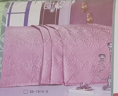 !09 Покрывало декоративное с простяг. 220*240 см.; наволочка 50x50 см. 2 штуки Цвет розовый. Ткань, наполнитель - 100% полиэстер,