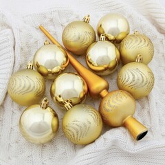 !09 Набор шаров пластик с верхушкой 21 шт "Изгибы" (20 шаров, верхушка) золотой