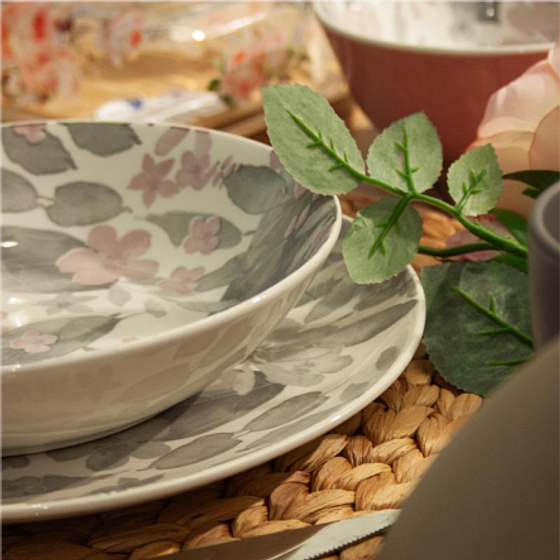 Тарелка десертная BLOOMING розовая 19см