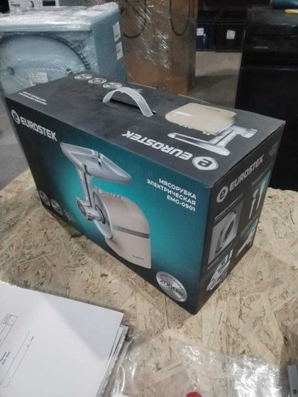 УЦЕНКА-Мясорубка Eurostek EMG-0901 2000Вт персиковый-(небольшой люфт шнека в посадочном гнезде)