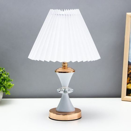 Настольная лампа «Тога» 1×40 Вт Е27 220 В белый 22×22×35 см RISALUX
