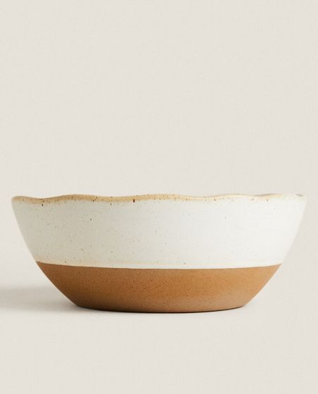 Salad bowl with raised design