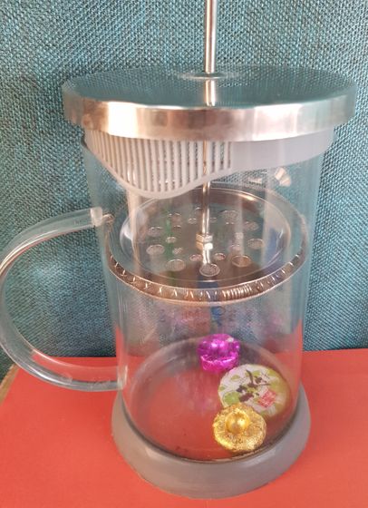 !09 Чайник с френч-прессом 800 мл. Цвет в ассортимент.+ чай в подарок (3 шт.)