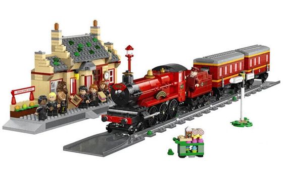 LEGO Hogwarts Express Train Set With Hogsmeade Station Building Blocks 76423