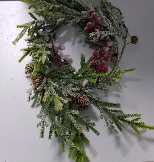 !09 Новогодний венок с шишками и ягодами d 18 см. 32 см.