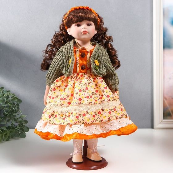 Кукла коллекционная керамика &quot;Вера в платье с мелкими цветами и зелёном джемпере&quot; 40 см
