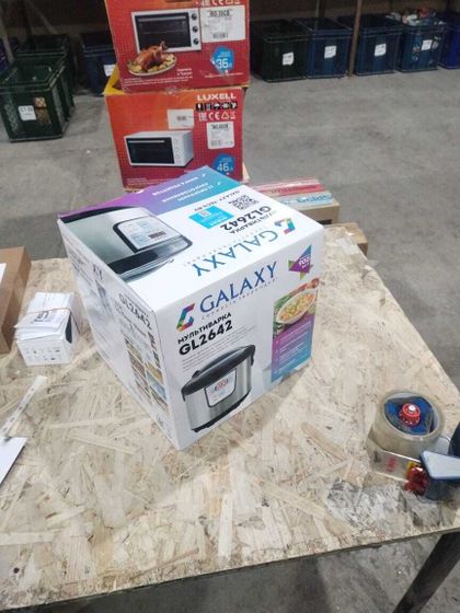 УЦЕНКА-Мультиварка Galaxy GL2642 4л 900Вт серебристый-(плохо проклеена панель управления)