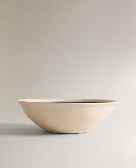 Stoneware bowl with rim