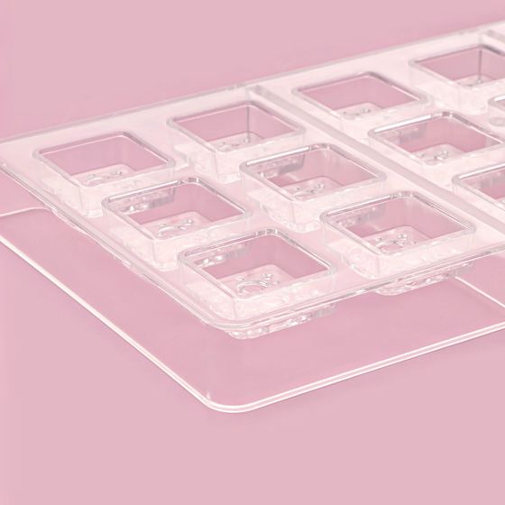 !09 Форма для конфет и шоколада «Пористый шоколад», 33×16.5×2.5 см, 18 ячеек 3×3×1 см, прозрачная