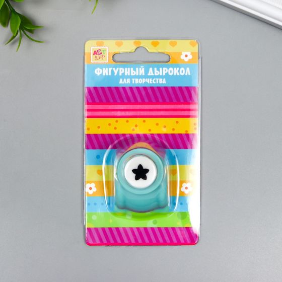 !09 Набор школьных принадлежностей (15 предметов): линейка - 2 шт.,  треугольник- 2 шт., транспортир, дырокол, ластик  - 3 шт., часы, держатель - 4 шт., точилка