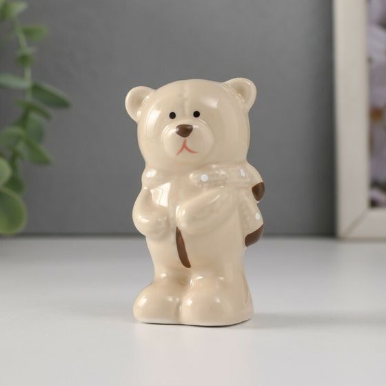 Сувенир керамика &quot;Медвежонок стесняшка в шарфике, стоит&quot; 4х3,3х8 см