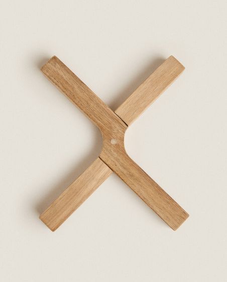 Foldable acacia trivet