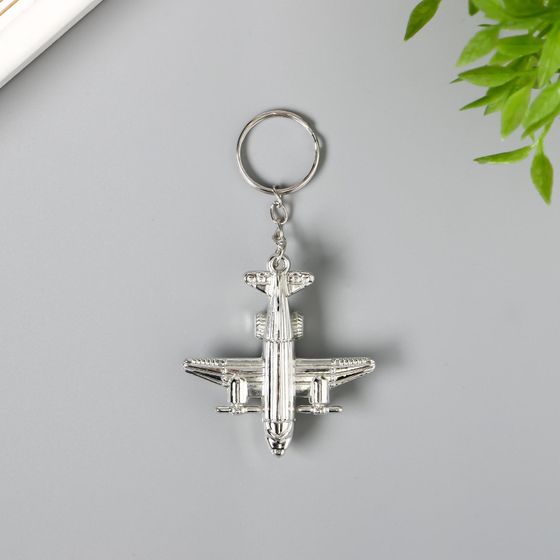 !09 Набор из 7 брелков: Фонарик (2 штуки) свет на кольце &quot;Пистолет&quot; светит 5,5x7,5x2 см. + Брелок (5 штук) пластик под металл &quot;Самолет&quot; 5х5х1,3 см.