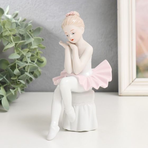 Сувенир керамика &quot;Малышка-балерина в пачке с розовой юбкой на пуфе&quot; 15х10,5х7,5 см