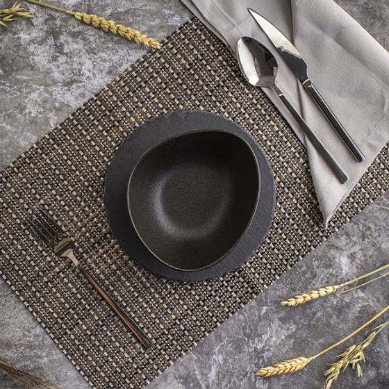 Салатник треугольный ROCK BLACK 16см