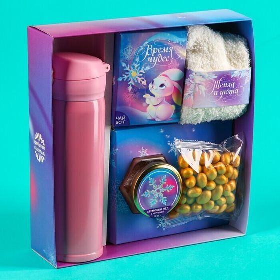 !09 Набор «Время чудес»: чай чёрный с тропическими фруктами 50 г., крем-мёд с черникой 120 г., арахис в шоколадной глазури 100 г., носки р-р: 36–39, термос 500 мл.