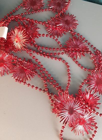 !09 НАБОР 2 ШТУКИ - ЕЛОЧНОЕ УКРАШЕНИЕ - БУСЫ "СНЕЖИНКИ" 2,7 М., ЦВЕТ КРАСНЫЙ