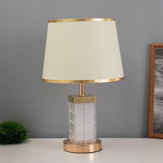 Лампа настольная «Корона» 1×40 Вт Е27 1×3 Вт LED золото 23×23×43 см