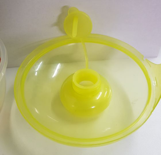 !09 Контейнер (набор 3 штуки) с емкостью для соуса (15x15x12)