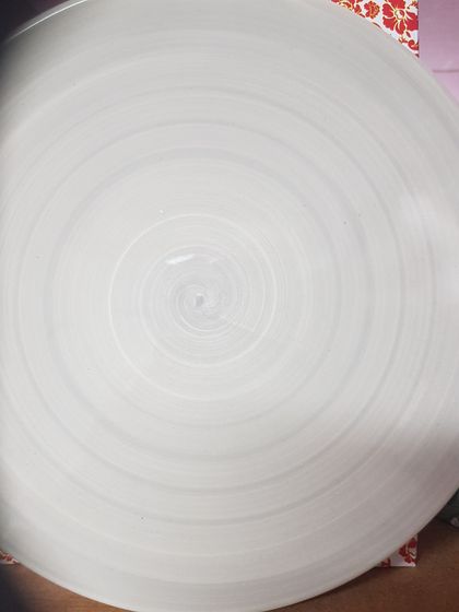 !09 Тарелка подстановочная "Круги" 26 см. керамика цвет серый