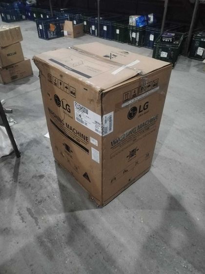 УЦЕНКА-Стиральная машина LG F2J3HS0W белый 7кг 1200об/мин с паром инверторная-(на запчасти, б/у, битый бак, плохая упаковка)