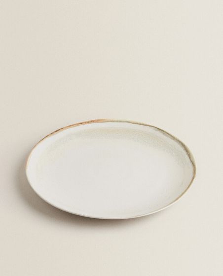 Round stoneware serving dish