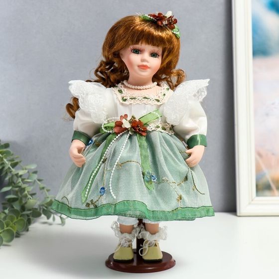 Кукла коллекционная керамика &quot;Агата в бело-зелёном платье и с цветами в волосах&quot; 30 см