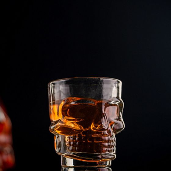 Набор SKULL 7 предметов (штоф 800мл  стопки 6шт 50мл)