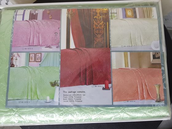 !09 Покрывало декоративное с простяг. 220*240 см.; наволочка 50x50 см. 2 штуки Цвет красный. Ткань, наполнитель - 100% полиэстер,