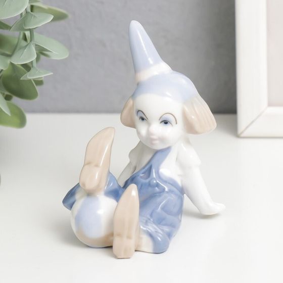 Фигурка керамика «Маленький клоун в колпаке с мячом», кобальт, 8.5×5×7 см