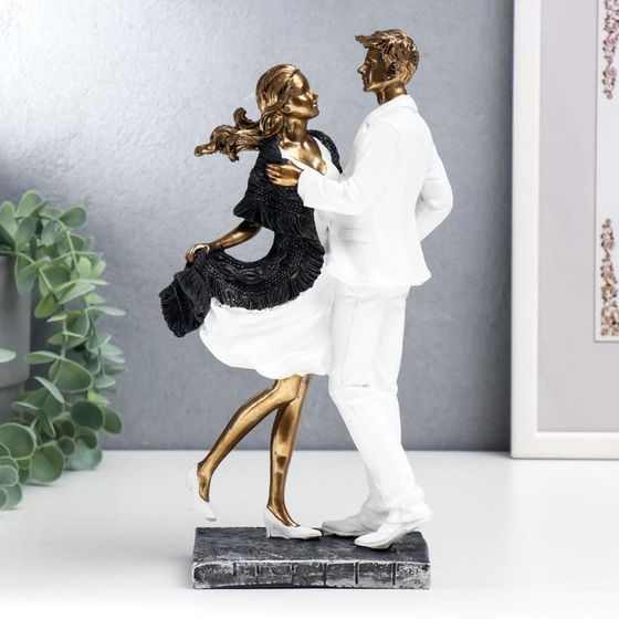 Фигурка полистоун «Влюблённые в белой одежде, с палантином», 25×10×13 см