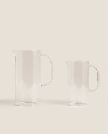 Cylindrical borosilicate glass jug