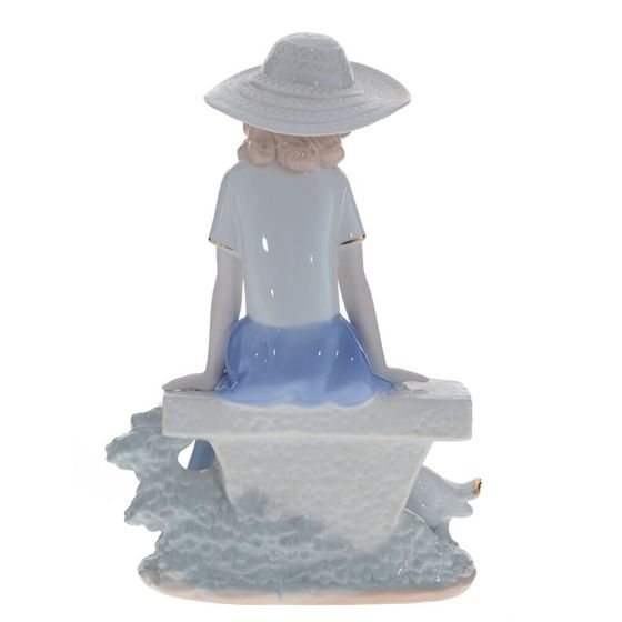 Фигурка декоративная &quot;Девочка&quot;, L17 W11 H26 см