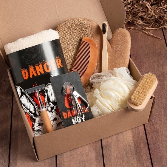 !09 Набор подарочный Danger boy полотенце 50х90 см и аксс (8 предм)