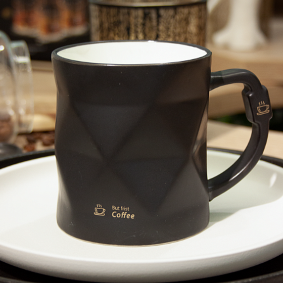 Кружка BLACK&WHITE черная 390мл