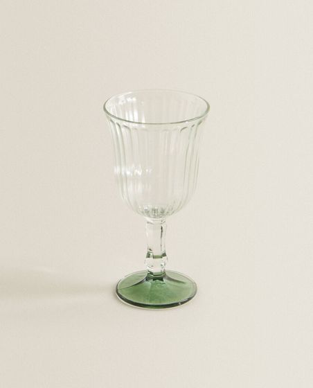 Raised design wine glass