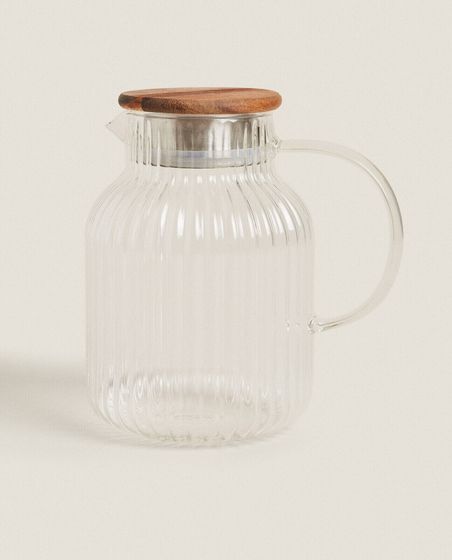 Borosilicate glass jug with filter