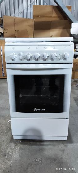 УЦЕНКА-Плита газовая De Luxe 506040.01г (кр) чр белый реш.чугун (Сколы эмали на правом углу рабочего стола и на панели управления, замят низ боковин)