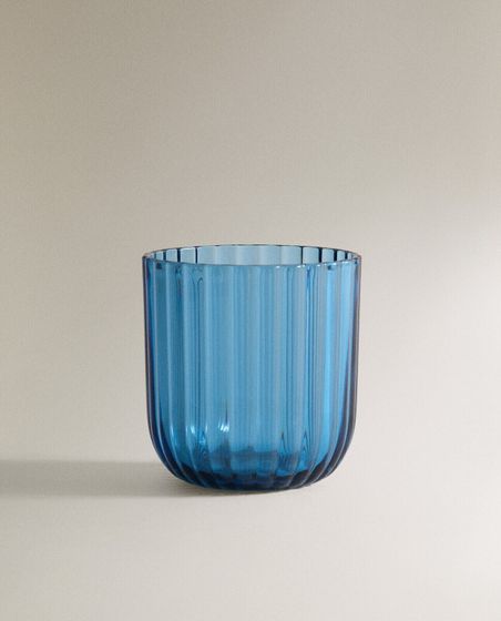 Coloured picnic tumbler with raised lines