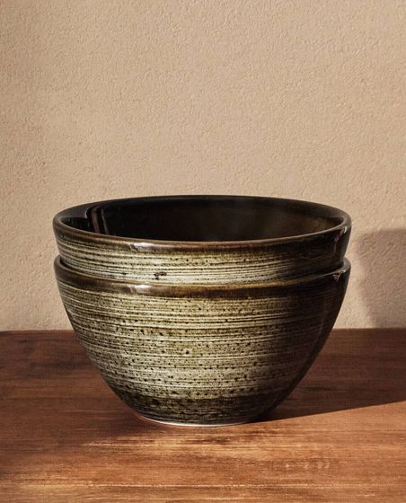 Earthenware bowl with spiral design