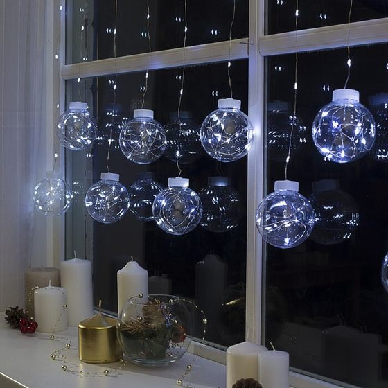 УЦЕНКА Гирлянда «Бахрома», 2.5×0.7 м, с насадками в виде шариков, IP20, 150 LED, 12 В, серебристая нить, свечение белое
