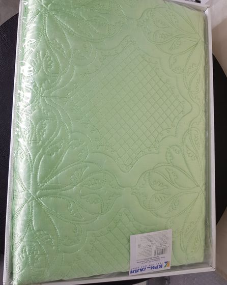 !09 Покрывало декоративное с простяг. 220*240 см.; наволочка 50x50 см. 2 штуки Цвет салатовый. Ткань, наполнитель - 100% полиэстер,