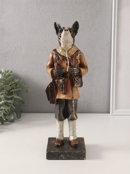 Фигурка полистоун «Бульдог-охотник в тулупе», 8×9.5×31.5 см