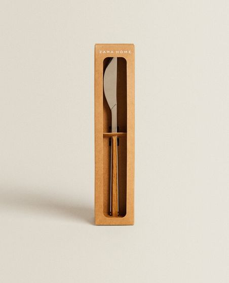 Set of knives with wood-effect handles